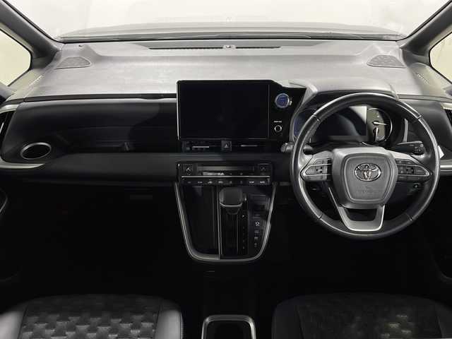 トヨタ ヴォクシー ハイブリッド S－Z 広島県 2022(令4)年 3.8万km アティチュードブラックマイカ 純正10.5型ナビ　/フリップダウンモニター　/バックカメラ　/レーダークルーズコントロール　/フルセグ　/シートヒータ　/両側パワースライドドア　/レーンキープアシスト　/オートハイビーム  /コーナーセンサー /純正17インチアルミホイール(205/55/R17)/エアバック（運転席/助手席/サイド）