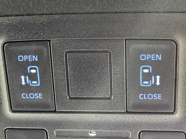 トヨタ ヴォクシー ハイブリッド S－Z 広島県 2022(令4)年 3.8万km アティチュードブラックマイカ 純正10.5型ナビ　/フリップダウンモニター　/バックカメラ　/レーダークルーズコントロール　/フルセグ　/シートヒータ　/両側パワースライドドア　/レーンキープアシスト　/オートハイビーム  /コーナーセンサー /純正17インチアルミホイール(205/55/R17)/エアバック（運転席/助手席/サイド）