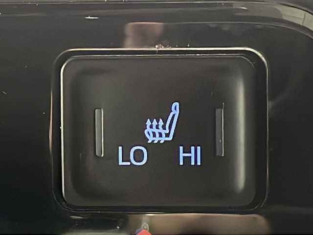 トヨタ ヴォクシー ハイブリッド S－Z 広島県 2022(令4)年 3.8万km アティチュードブラックマイカ 純正10.5型ナビ　/フリップダウンモニター　/バックカメラ　/レーダークルーズコントロール　/フルセグ　/シートヒータ　/両側パワースライドドア　/レーンキープアシスト　/オートハイビーム  /コーナーセンサー /純正17インチアルミホイール(205/55/R17)/エアバック（運転席/助手席/サイド）