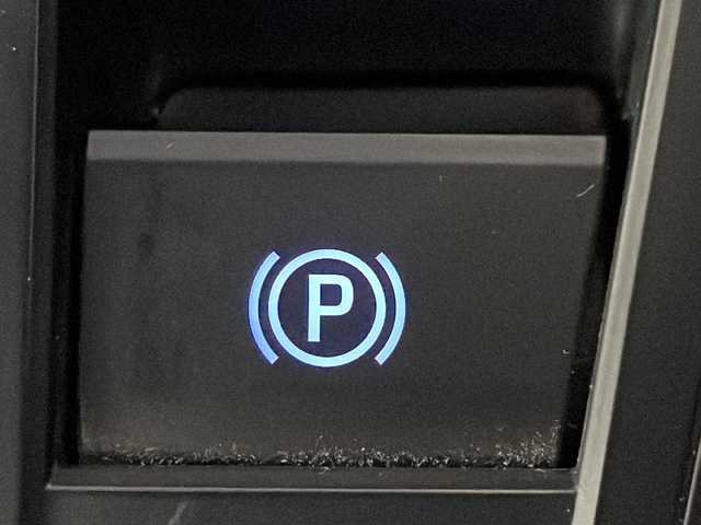 トヨタ ヴォクシー ハイブリッド S－Z 広島県 2022(令4)年 3.8万km アティチュードブラックマイカ 純正10.5型ナビ　/フリップダウンモニター　/バックカメラ　/レーダークルーズコントロール　/フルセグ　/シートヒータ　/両側パワースライドドア　/レーンキープアシスト　/オートハイビーム  /コーナーセンサー /純正17インチアルミホイール(205/55/R17)/エアバック（運転席/助手席/サイド）