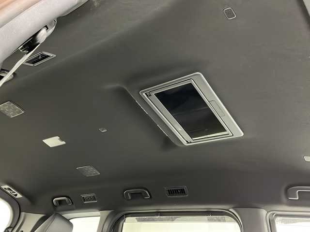 トヨタ ヴォクシー ハイブリッド S－Z 広島県 2022(令4)年 3.8万km アティチュードブラックマイカ 純正10.5型ナビ　/フリップダウンモニター　/バックカメラ　/レーダークルーズコントロール　/フルセグ　/シートヒータ　/両側パワースライドドア　/レーンキープアシスト　/オートハイビーム  /コーナーセンサー /純正17インチアルミホイール(205/55/R17)/エアバック（運転席/助手席/サイド）