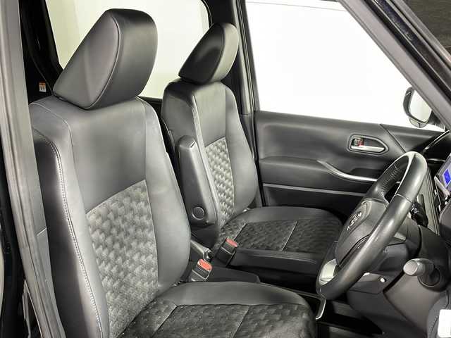 トヨタ ヴォクシー ハイブリッド S－Z 広島県 2022(令4)年 3.8万km アティチュードブラックマイカ 純正10.5型ナビ　/フリップダウンモニター　/バックカメラ　/レーダークルーズコントロール　/フルセグ　/シートヒータ　/両側パワースライドドア　/レーンキープアシスト　/オートハイビーム  /コーナーセンサー /純正17インチアルミホイール(205/55/R17)/エアバック（運転席/助手席/サイド）