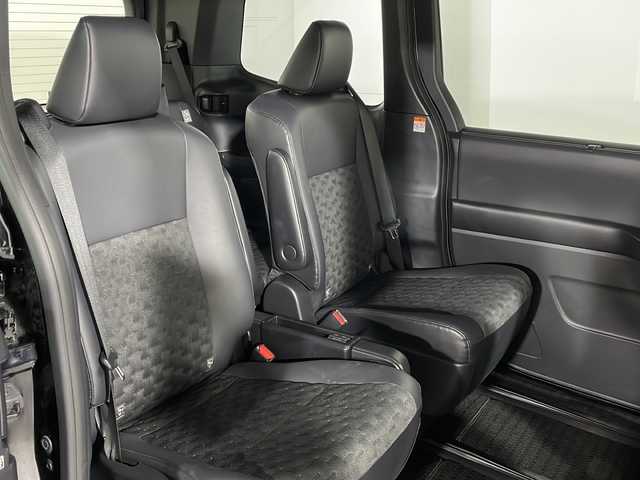 トヨタ ヴォクシー ハイブリッド S－Z 広島県 2022(令4)年 3.8万km アティチュードブラックマイカ 純正10.5型ナビ　/フリップダウンモニター　/バックカメラ　/レーダークルーズコントロール　/フルセグ　/シートヒータ　/両側パワースライドドア　/レーンキープアシスト　/オートハイビーム  /コーナーセンサー /純正17インチアルミホイール(205/55/R17)/エアバック（運転席/助手席/サイド）