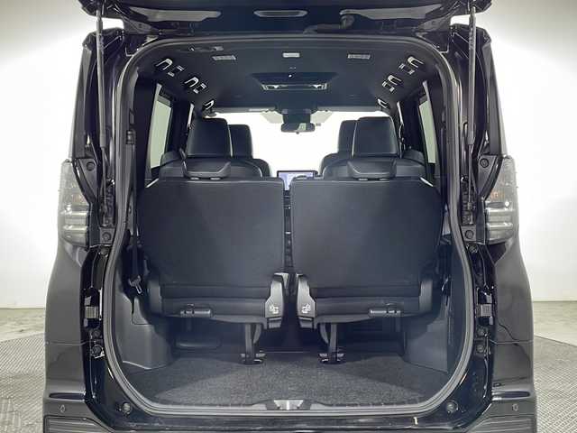 トヨタ ヴォクシー ハイブリッド S－Z 広島県 2022(令4)年 3.8万km アティチュードブラックマイカ 純正10.5型ナビ　/フリップダウンモニター　/バックカメラ　/レーダークルーズコントロール　/フルセグ　/シートヒータ　/両側パワースライドドア　/レーンキープアシスト　/オートハイビーム  /コーナーセンサー /純正17インチアルミホイール(205/55/R17)/エアバック（運転席/助手席/サイド）