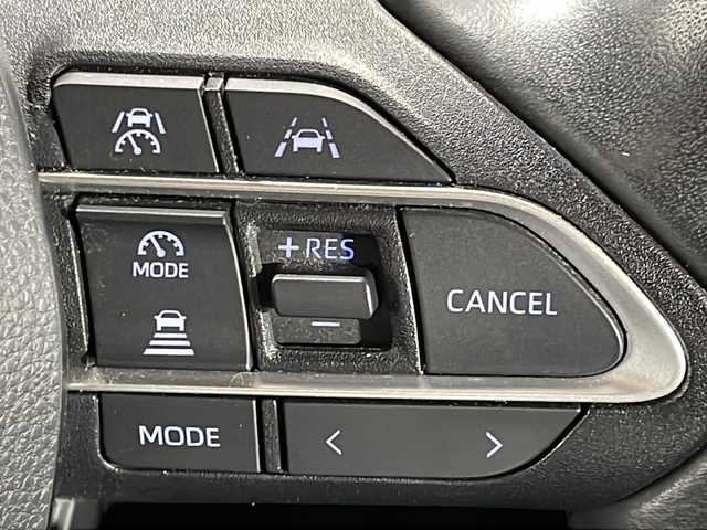 トヨタ ヴォクシー ハイブリッド S－Z 広島県 2022(令4)年 3.8万km アティチュードブラックマイカ 純正10.5型ナビ　/フリップダウンモニター　/バックカメラ　/レーダークルーズコントロール　/フルセグ　/シートヒータ　/両側パワースライドドア　/レーンキープアシスト　/オートハイビーム  /コーナーセンサー /純正17インチアルミホイール(205/55/R17)/エアバック（運転席/助手席/サイド）