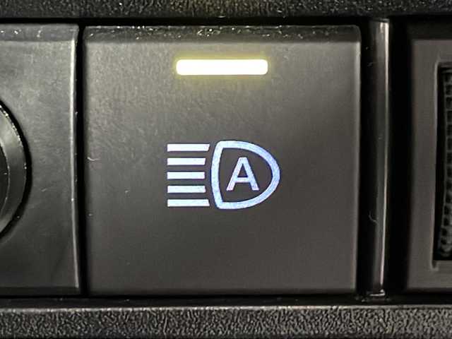 トヨタ ヴォクシー ハイブリッド S－Z 広島県 2022(令4)年 3.8万km アティチュードブラックマイカ 純正10.5型ナビ　/フリップダウンモニター　/バックカメラ　/レーダークルーズコントロール　/フルセグ　/シートヒータ　/両側パワースライドドア　/レーンキープアシスト　/オートハイビーム  /コーナーセンサー /純正17インチアルミホイール(205/55/R17)/エアバック（運転席/助手席/サイド）