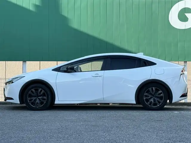 トヨタ プリウス X 千葉県 2023(令5)年 2.5万km スーパーホワイトⅡ 純正8インチディスプレイオーディオ/フルセグ/ETC2.0/バックカメラ/革調シートカバー/前後ドラレコ/HDMI/USB/レーダークルーズコントロール/ブラインドスポットモニター/レーンキープ/クリアランスソナー/プリクラッシュセーフティ
