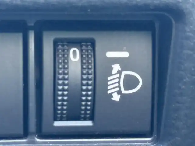 トヨタ プリウス X 千葉県 2023(令5)年 2.5万km スーパーホワイトⅡ 純正8インチディスプレイオーディオ/フルセグ/ETC2.0/バックカメラ/革調シートカバー/前後ドラレコ/HDMI/USB/レーダークルーズコントロール/ブラインドスポットモニター/レーンキープ/クリアランスソナー/プリクラッシュセーフティ