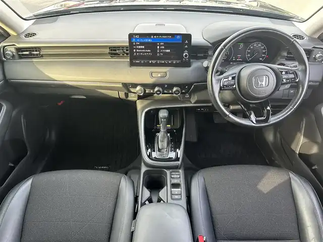 ホンダ ヴェゼル ハイブリッド e:HEV Z 岡山県 2021(令3)年 8.3万km クリスタルブラックパール 純正9インチナビ/（AM/FM/CarPlay/TV/BT）/バックカメラ/ハーフレザーシート/D/N席シートヒーター/ホンダセンシング/・衝突軽減ブレーキ/・アダプティブクルーズコントロール/・クリアランスソナー/・パーキングサポートブレーキ/・標識認識システム/・ヒルディセントコントロール/ビルトインETC2.0/ワイヤレス充電/純正18インチアルミホイール/パワーバックドア/LEDヘッドライト/スマートキー