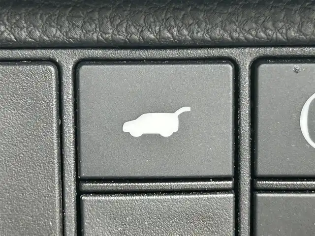 ホンダ ヴェゼル ハイブリッド e:HEV Z 岡山県 2021(令3)年 8.3万km クリスタルブラックパール 純正9インチナビ/（AM/FM/CarPlay/TV/BT）/バックカメラ/ハーフレザーシート/D/N席シートヒーター/ホンダセンシング/・衝突軽減ブレーキ/・アダプティブクルーズコントロール/・クリアランスソナー/・パーキングサポートブレーキ/・標識認識システム/・ヒルディセントコントロール/ビルトインETC2.0/ワイヤレス充電/純正18インチアルミホイール/パワーバックドア/LEDヘッドライト/スマートキー