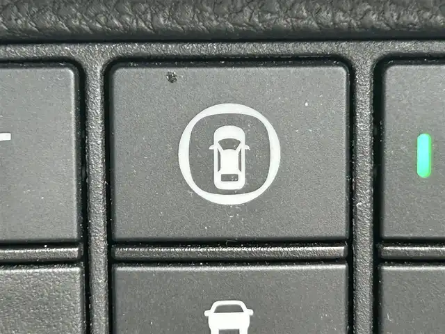 ホンダ ヴェゼル ハイブリッド e:HEV Z 岡山県 2021(令3)年 8.3万km クリスタルブラックパール 純正9インチナビ/（AM/FM/CarPlay/TV/BT）/バックカメラ/ハーフレザーシート/D/N席シートヒーター/ホンダセンシング/・衝突軽減ブレーキ/・アダプティブクルーズコントロール/・クリアランスソナー/・パーキングサポートブレーキ/・標識認識システム/・ヒルディセントコントロール/ビルトインETC2.0/ワイヤレス充電/純正18インチアルミホイール/パワーバックドア/LEDヘッドライト/スマートキー