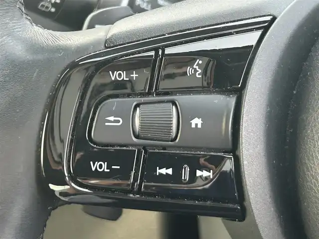 ホンダ ヴェゼル ハイブリッド e:HEV Z 岡山県 2021(令3)年 8.3万km クリスタルブラックパール 純正9インチナビ/（AM/FM/CarPlay/TV/BT）/バックカメラ/ハーフレザーシート/D/N席シートヒーター/ホンダセンシング/・衝突軽減ブレーキ/・アダプティブクルーズコントロール/・クリアランスソナー/・パーキングサポートブレーキ/・標識認識システム/・ヒルディセントコントロール/ビルトインETC2.0/ワイヤレス充電/純正18インチアルミホイール/パワーバックドア/LEDヘッドライト/スマートキー