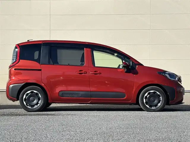 トヨタ シエンタ Z 茨城県 2023(令5)年 2.1万km スカーレットメタリック ワンオーナー/純正ディスプレイオーディオ/　(AM/FM/USB/Bluetooth)/全方位カメラ/純正前後ドライブレコーダー/追従型クルーズコントロール/トヨタセーフティセンス/両側パワースライドドア/ビルトインETC2.0/LEDヘッドライト/クリアランスソナー/レーンキープアシスト/オートライト/パワーステアリング/W+サイドエアバック/純正フロアマット