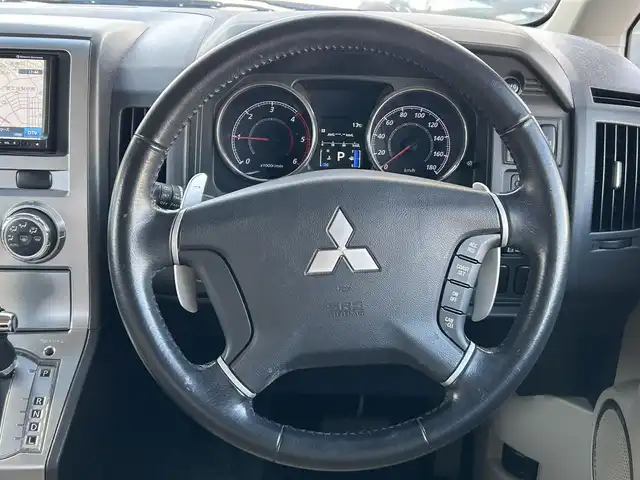 三菱 デリカＤ：５ D－Power package 埼玉県 2014(平26)年 10.2万km ウォームホワイトパール ・パートタイム４WD　/・7人乗り　/・ディーラー点検記録H27:28:29:30:R2:R6年有り　/・純正ナビフルセグTV　BT　DVD　/・バックカメラ　/・ETC　/・前後ドライブレコーダー　/・クルーズコントロール　/・パドルシフト/・前席シートヒーター/・オートライト/・HIDヘットライト/・純正18インチアルミ/・保証書/・取説