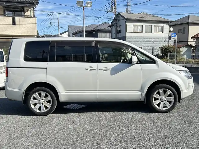 三菱 デリカＤ：５ D－Power package 埼玉県 2014(平26)年 10.2万km ウォームホワイトパール ・パートタイム４WD　/・7人乗り　/・ディーラー点検記録H27:28:29:30:R2:R6年有り　/・純正ナビフルセグTV　BT　DVD　/・バックカメラ　/・ETC　/・前後ドライブレコーダー　/・クルーズコントロール　/・パドルシフト/・前席シートヒーター/・オートライト/・HIDヘットライト/・純正18インチアルミ/・保証書/・取説