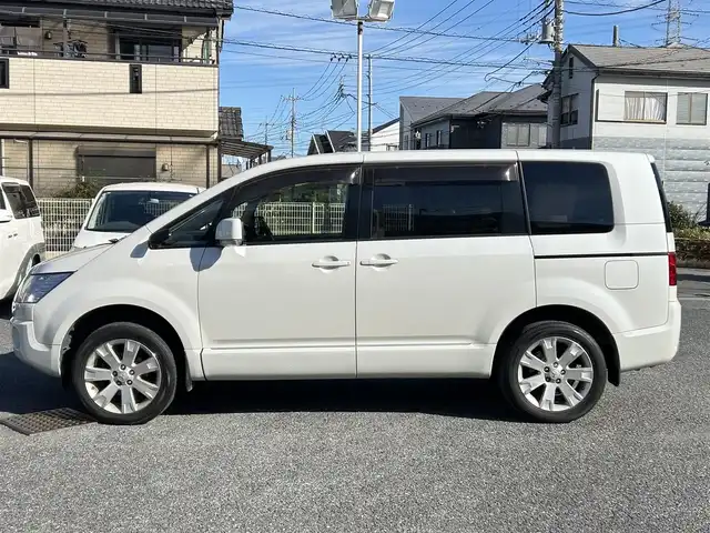 三菱 デリカＤ：５ D－Power package 埼玉県 2014(平26)年 10.2万km ウォームホワイトパール ・パートタイム４WD　/・7人乗り　/・ディーラー点検記録H27:28:29:30:R2:R6年有り　/・純正ナビフルセグTV　BT　DVD　/・バックカメラ　/・ETC　/・前後ドライブレコーダー　/・クルーズコントロール　/・パドルシフト/・前席シートヒーター/・オートライト/・HIDヘットライト/・純正18インチアルミ/・保証書/・取説