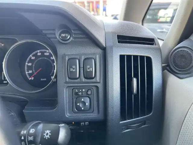 三菱 デリカＤ：５ D－Power package 埼玉県 2014(平26)年 10.2万km ウォームホワイトパール ・パートタイム４WD　/・7人乗り　/・ディーラー点検記録H27:28:29:30:R2:R6年有り　/・純正ナビフルセグTV　BT　DVD　/・バックカメラ　/・ETC　/・前後ドライブレコーダー　/・クルーズコントロール　/・パドルシフト/・前席シートヒーター/・オートライト/・HIDヘットライト/・純正18インチアルミ/・保証書/・取説