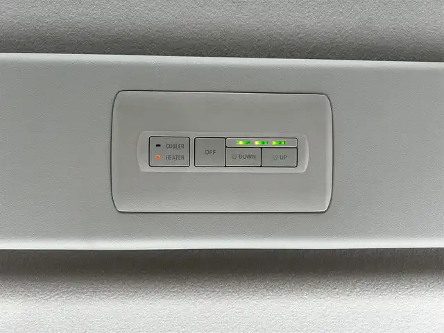 三菱 デリカＤ：５ D－Power package 埼玉県 2014(平26)年 10.2万km ウォームホワイトパール ・パートタイム４WD　/・7人乗り　/・ディーラー点検記録H27:28:29:30:R2:R6年有り　/・純正ナビフルセグTV　BT　DVD　/・バックカメラ　/・ETC　/・前後ドライブレコーダー　/・クルーズコントロール　/・パドルシフト/・前席シートヒーター/・オートライト/・HIDヘットライト/・純正18インチアルミ/・保証書/・取説