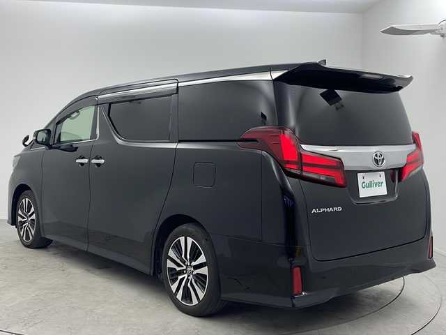 トヨタ アルファード S Cパッケージ 大阪府 2022(令4)年 4.9万km ブラック 純正9incディスプレイオーディオナビ/【フルセグTV/Bluetooth/CD/DVD/FM/AM】/純正12inc後席モニター/ツインムーンルーフ/3眼LEDヘッドライト/シーケンシャルウィンカー/パワーバックドア/両側パワースライドドア/BSM/デジタルインナーミラー/バックカメラ/スペアタイヤ/ステアリングヒーター/黒革シート/パワーシート/D/N席シートヒーター/D/N席シートベンチレーション/シートメモリー/後席オットマン/トヨタセーフティセンス/・プリクラッシュセーフティー/・パーキングサポートブレーキ/・オートマチックハイビーム/・リアトラフィックモニター/・アダクティブクルーズコントロール/・レーンキープアシスト/・ロードサインアシスト/前後クリアランスソナー/純正18インチAW/スマートキー/ビルトインETC