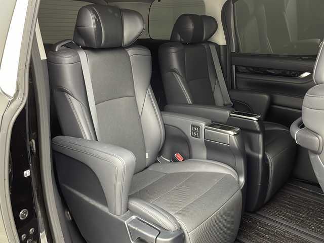 トヨタ アルファード S Cパッケージ 大阪府 2022(令4)年 4.9万km ブラック 純正9incディスプレイオーディオナビ/【フルセグTV/Bluetooth/CD/DVD/FM/AM】/純正12inc後席モニター/ツインムーンルーフ/3眼LEDヘッドライト/シーケンシャルウィンカー/パワーバックドア/両側パワースライドドア/BSM/デジタルインナーミラー/バックカメラ/スペアタイヤ/ステアリングヒーター/黒革シート/パワーシート/D/N席シートヒーター/D/N席シートベンチレーション/シートメモリー/後席オットマン/トヨタセーフティセンス/・プリクラッシュセーフティー/・パーキングサポートブレーキ/・オートマチックハイビーム/・リアトラフィックモニター/・アダクティブクルーズコントロール/・レーンキープアシスト/・ロードサインアシスト/前後クリアランスソナー/純正18インチAW/スマートキー/ビルトインETC