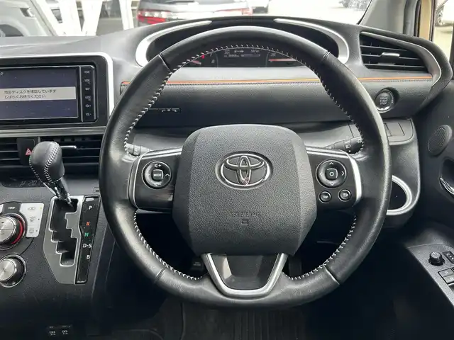 トヨタ シエンタ ファンベースG 静岡県 2018(平30)年 4万km ベージュ トヨタセーフティセンス/純正SDナビ/・フルセグ/CD/DVD/Bluetooth/USB/全周囲カメラ/前方ドライブレコーダー/ビルトインETC/両側パワースライドドア/革巻きステアリング/・ステアリングスイッチ/オートライト/スマートキー/・プッシュスタート/LEDヘッドライト/・フォグランプ/電動格納ミラー/ウインカーミラー/純正フロアマット/純正ドアバイザー