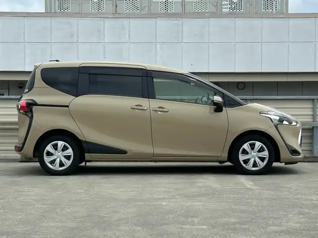 トヨタ シエンタ ファンベースG 静岡県 2018(平30)年 4万km ベージュ トヨタセーフティセンス/純正SDナビ/・フルセグ/CD/DVD/Bluetooth/USB/全周囲カメラ/前方ドライブレコーダー/ビルトインETC/両側パワースライドドア/革巻きステアリング/・ステアリングスイッチ/オートライト/スマートキー/・プッシュスタート/LEDヘッドライト/・フォグランプ/電動格納ミラー/ウインカーミラー/純正フロアマット/純正ドアバイザー