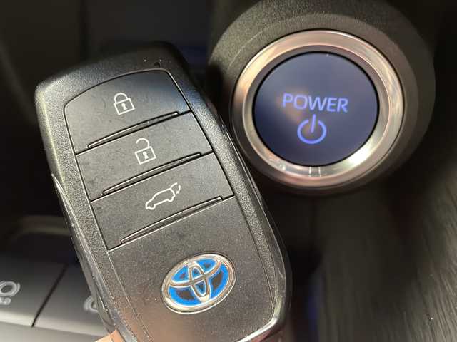 トヨタ ハリアー ハイブリッド Z レザーパッケージ 愛知県 2020(令2)年 4万km ホワイトパールクリスタルシャイン 衝突軽減システム/プレミアムサウンドBOSE/純正12.3型ディズプレイオーディオ　ナビあり/全方位カメラ/レーダークルーズコントロール/シートヒーター/エアシート/Bluetooth/バックカメラ/電動リアゲート/パワーシート/ヘッドアップディスプレイ/コーナーセンサー/純正アルミホイール/ETC2.0/ブラインドスポットモニター/LEDヘッドライト/ステアリングヒーター/オートマチックハイビーム/ステアリングスイッチ/スマートキー/プッシュスタート