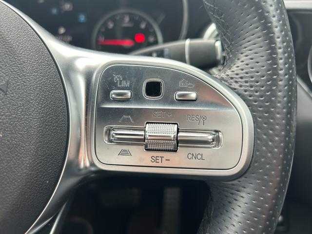 メルセデス・ベンツ Ｃ２２０ｄ アバンギャルド　AMGライン 埼玉県 2018(平30)年 5.6万km オブシディアンブラック 黒革シート　/レーダーセーフティＰＫＧ　/シートヒーター　/パワーシート　/純正ナビ　/バックカメラ　/地デジ　/ブラインドスポットモニター　/ＡＣＣ　/ＥＴＣ　/キーレスゴー　/ＡｐｐｌｅＣａｒＰｌａｙ対応