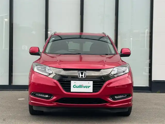 ホンダ ヴェゼル ハイブリッド 大阪府 2016(平28)年 2.5万km プレミアムクリスタルレッドM 純正ナビ/   フルセグTV/CD/DVD/Bluetooth/USB/バックモニター/衝突軽減ブレーキ/横滑り防止装置/前席シートヒーター/レーダークルーズコントロール/レーンキープアシスト/アイドリングストップ/ステアリングスイッチ/純正17インチアルミホイール/純正フロアマット/プッシュスタート/スマートキー/ハーフレザー/ＥＴＣ/ＬＥＤ/禁煙車