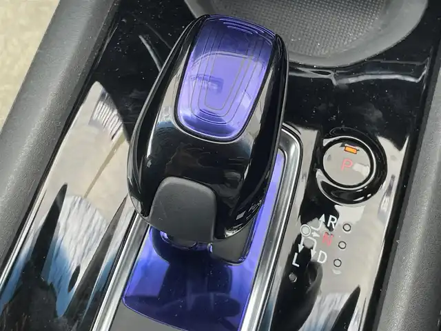 ホンダ ヴェゼル ハイブリッド Z ホンダセンシング 千葉県 2016(平28)年 2.5万km プレミアムクリスタルレッドM 純正ナビ/   フルセグTV/CD/DVD/Bluetooth/USB/バックモニター/衝突軽減ブレーキ/横滑り防止装置/前席シートヒーター/レーダークルーズコントロール/レーンキープアシスト/アイドリングストップ/ステアリングスイッチ/純正17インチアルミホイール/純正フロアマット/プッシュスタート/スマートキー/ハーフレザー/ＥＴＣ/ＬＥＤ/禁煙車