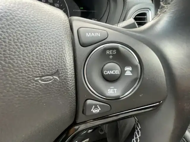 ホンダ ヴェゼル ハイブリッド Z ホンダセンシング 千葉県 2016(平28)年 2.5万km プレミアムクリスタルレッドM 純正ナビ/   フルセグTV/CD/DVD/Bluetooth/USB/バックモニター/衝突軽減ブレーキ/横滑り防止装置/前席シートヒーター/レーダークルーズコントロール/レーンキープアシスト/アイドリングストップ/ステアリングスイッチ/純正17インチアルミホイール/純正フロアマット/プッシュスタート/スマートキー/ハーフレザー/ＥＴＣ/ＬＥＤ/禁煙車