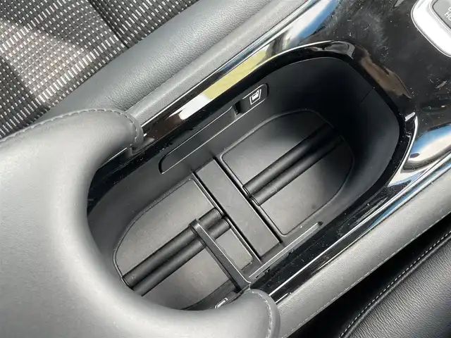 ホンダ ヴェゼル ハイブリッド Z ホンダセンシング 千葉県 2016(平28)年 2.5万km プレミアムクリスタルレッドM 純正ナビ/   フルセグTV/CD/DVD/Bluetooth/USB/バックモニター/衝突軽減ブレーキ/横滑り防止装置/前席シートヒーター/レーダークルーズコントロール/レーンキープアシスト/アイドリングストップ/ステアリングスイッチ/純正17インチアルミホイール/純正フロアマット/プッシュスタート/スマートキー/ハーフレザー/ＥＴＣ/ＬＥＤ/禁煙車