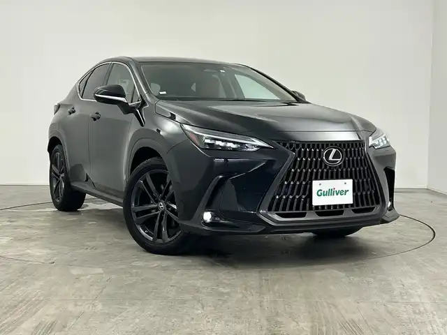 レクサス ＮＸ 350h バージョンL 三重県 2023(令5)年 2万km グラファイトブラックガラスフレーク 禁煙車/純正ナビ/CD/DVD/BT/AppleCarPlay/AndroidAuto//フルセグTV/全方位カメラ/レーダークルーズコントロール/ブラインドスポットモニター/パワーバックドア/クリアランスソナー/３眼LEDヘッドライト/レザーシート/シートヒーター/ベンチレーション/ブレーキホールドシステム/ビルトインETC2.0/パドルシフト/ドライブレコーダー（前後）