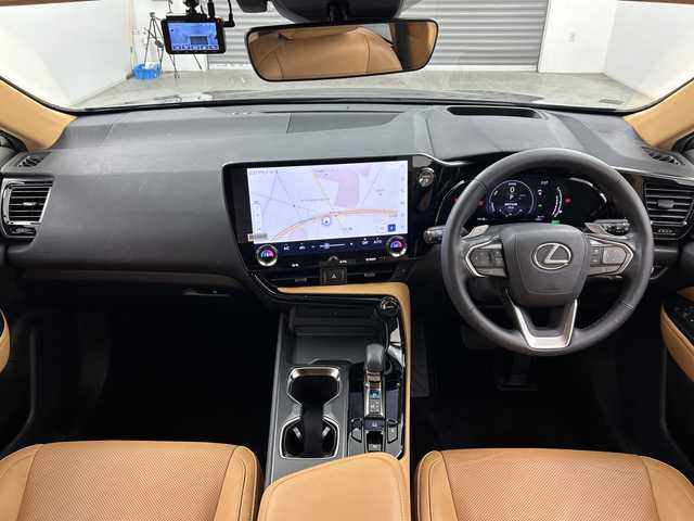 レクサス ＮＸ 350h バージョンL 三重県 2023(令5)年 2万km グラファイトブラックガラスフレーク 禁煙車/純正ナビ/CD/DVD/BT/AppleCarPlay/AndroidAuto//フルセグTV/全方位カメラ/レーダークルーズコントロール/ブラインドスポットモニター/パワーバックドア/クリアランスソナー/３眼LEDヘッドライト/レザーシート/シートヒーター/ベンチレーション/ブレーキホールドシステム/ビルトインETC2.0/パドルシフト/ドライブレコーダー（前後）