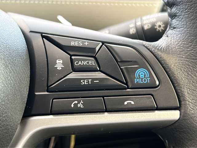 日産 セレナ e－パワー ハイウェイスター V 岐阜県 2022(令4)年 3.9万km ブリリアントホワイトパール ワンオーナー/純正１０インチナビ /全周囲モニター/フリップダウンモニター/インテリジェントルームミラー/プロパイロット/両側パワースライドドア/リアオートエアコン/３列目ヒーターダクト/純正ドライブレコーダー/ETC/LEDヘッドライト/保証書/取扱説明書/ナビ取説