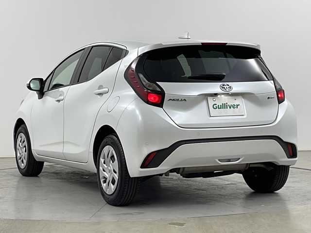 トヨタ アクア G 道央・札幌 2024(令6)年 1.5万km プラチナホワイトパールマイカ ・４WD/寒冷地仕様/・トヨタセーフティセンス/・プリクラッシュセーフティ/・レーダークルーズコントロール/・純正ディスプレイオーディオ/・Bluetooth/USB/・AndroidAuto/AppleCarPlay/・バックカメラ/・LEDヘッドライト/オートライト/・オートマチックハイビーム/・スマートキー/プッシュスタート/・革巻きステアリング/・レーンキープアシスト/・盗難防止装置/横滑り防止装置/・AC100V/・ETC