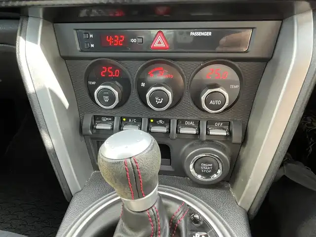トヨタ ８６ GT 福島県 2013(平25)年 12.7万km クリスタルブラックシリカ (株)IDOMが運営する【じしゃロン福島店】の自社ローン専用車両になります。こちらは現金またはオートローンご利用時の価格です。自社ローンご希望の方は別途その旨お申付け下さい/・社外ナビ（AM/FM/CD/DVD/SD/BT)/・フルセグテレビ/・バックカメラ/・ETC/・パドルシフト/・プッシュスタート/・フォグランプ/・バイザー/・純正マット