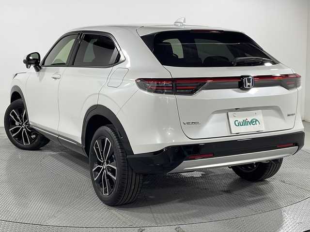 ホンダ ヴェゼル ハイブリッド e:HEV Z 広島県 2025(令7)年 0.1万km未満 プラチナホワイトパール 登録済未使用車　4Km/9型Honda CONNECTディスプレー/ETC2.0/ワイヤレス充電器/電動リアゲート/レーダークルーズコントロール/衝突被害軽減システム/ブラインドスポットモニター/シートヒーター/ステアリングヒーター/ダウンヒルアシスト/電動パーキングブレーキ/純正18インチアルミホイール/エアバッグ(運転席/助手席/サイド/カーテン)