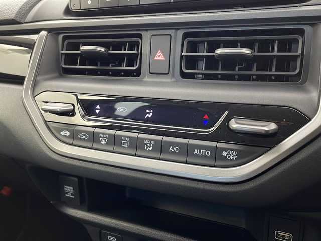 ホンダ ＷＲ－Ｖ Z+ 栃木県 2024(令6)年 0.1万km 赤 禁煙車/Gathersナビ/　フルセグTV/BT/USB/ホンダセンシング/・衝突軽減ブレーキ（CMBS）/・先行車発進お知らせ機能/・歩行者事故低減ステアリング/・路外逸脱抑制機能/・標識認識機能/・車線維持支援システム（LKAS）/・誤発進抑制機能/・アダプティブクルーズコントロール（ACC）/・オートハイビーム/LEDヘッドライト/前後コーナーセンサー/バックカメラ/ビルトインETC/純正フロアマット
