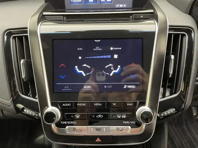 トヨタ クラウン ハイブリッド RS アドバンス 兵庫県 2018(平30)年 3.8万km シルバーM 純正HDDナビ(CD/DVD/Bluetooth/フルセグ)/バックカメラ/追従型クルーズコントロール/レザーシート/パワーシート/シートヒーター/エアシート/ステアリングヒーター/ブラインドスポットモニター/ヘッドアップディスプレイ/レーンキープアシスト/オートライト/オートマチックハイビーム/LEDヘッドライト/前後ドライブレコーダー/純正18インチアルミホイール/純正フロアマット/前後コーナーセンサー/ビルトインETC