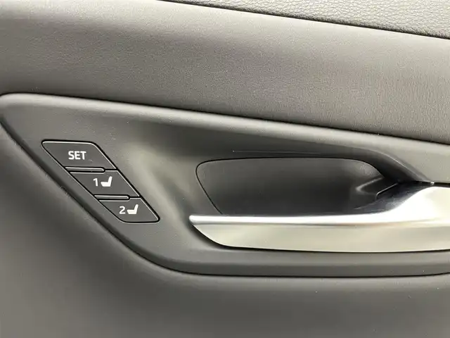 トヨタ クラウン ハイブリッド RS アドバンス 兵庫県 2018(平30)年 3.8万km シルバーM 純正HDDナビ(CD/DVD/Bluetooth/フルセグ)/バックカメラ/追従型クルーズコントロール/レザーシート/パワーシート/シートヒーター/エアシート/ステアリングヒーター/ブラインドスポットモニター/ヘッドアップディスプレイ/レーンキープアシスト/オートライト/オートマチックハイビーム/LEDヘッドライト/前後ドライブレコーダー/純正18インチアルミホイール/純正フロアマット/前後コーナーセンサー/ビルトインETC