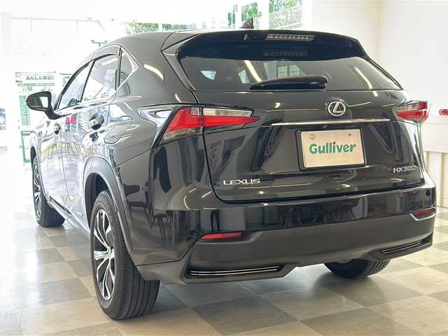 レクサス ＮＸ 300h Fスポーツ 岐阜県 2015(平27)年 4.3万km スターライトブラックガラスフレーク 純正ナビ/Bluetooth/フルセグTV/バックカメラ/サイドカメラ/ヘッドアップディスプレイ/レーンディバーチャーアラート/シートヒーター/ステアリングヒーター/パワーシート/シートメモリー/ベンチレーション/パワーバックドア/クルーズコントロール/パドルシフト/電子パーキングブレーキ/オートホールド/オートマチックハイビーム/ETC