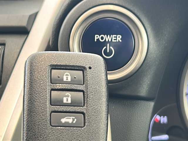 レクサス ＮＸ 300h Fスポーツ 岐阜県 2015(平27)年 4.3万km スターライトブラックガラスフレーク 純正ナビ/Bluetooth/フルセグTV/バックカメラ/サイドカメラ/ヘッドアップディスプレイ/レーンディバーチャーアラート/シートヒーター/ステアリングヒーター/パワーシート/シートメモリー/ベンチレーション/パワーバックドア/クルーズコントロール/パドルシフト/電子パーキングブレーキ/オートホールド/オートマチックハイビーム/ETC