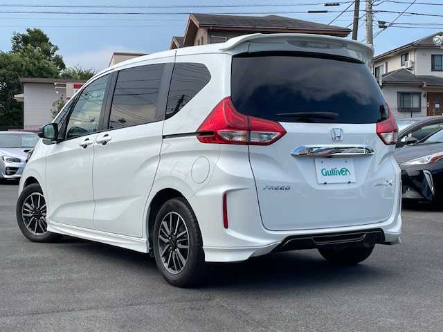 ホンダ フリード モデューロX ホンダセンシング 静岡県 2018(平30)年 6.7万km ホワイトオーキッドパール ●社外ディスプレイオーディオ/(CD/DVD/Bluetooth/AUX)/●レーダークルーズコントロール/●衝突被害軽減システム/●レーンキープアシスト/●両側パワースライド/●LEDライト＆フォグランプ/●オートライト/●革巻きステアリング/●ステアリングスイッチ/●ETC/●前方ドライブレコーダー/●スマートキー/●プッシュスタート/●純正フロアマット/●純正15インチアルミホイール/●W＋サイドSRS＋ABS