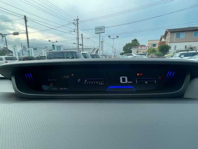 ホンダ フリード モデューロX ホンダセンシング 静岡県 2018(平30)年 6.7万km ホワイトオーキッドパール ●社外ディスプレイオーディオ/(CD/DVD/Bluetooth/AUX)/●レーダークルーズコントロール/●衝突被害軽減システム/●レーンキープアシスト/●両側パワースライド/●LEDライト＆フォグランプ/●オートライト/●革巻きステアリング/●ステアリングスイッチ/●ETC/●前方ドライブレコーダー/●スマートキー/●プッシュスタート/●純正フロアマット/●純正15インチアルミホイール/●W＋サイドSRS＋ABS