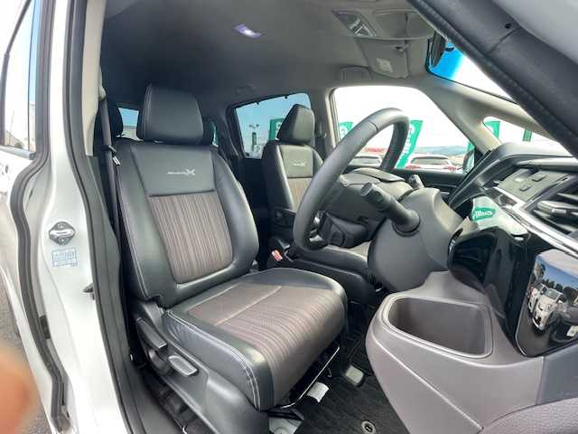 ホンダ フリード モデューロX ホンダセンシング 静岡県 2018(平30)年 6.7万km ホワイトオーキッドパール ●社外ディスプレイオーディオ/(CD/DVD/Bluetooth/AUX)/●レーダークルーズコントロール/●衝突被害軽減システム/●レーンキープアシスト/●両側パワースライド/●LEDライト＆フォグランプ/●オートライト/●革巻きステアリング/●ステアリングスイッチ/●ETC/●前方ドライブレコーダー/●スマートキー/●プッシュスタート/●純正フロアマット/●純正15インチアルミホイール/●W＋サイドSRS＋ABS
