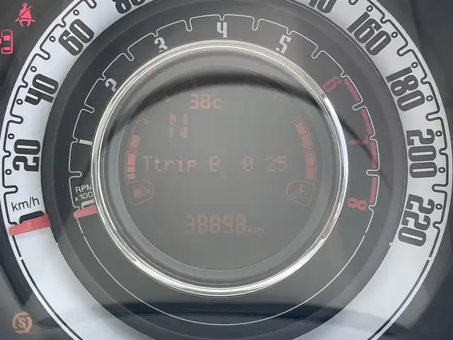 フィアット ５００ ツインエア ラウンジ 静岡県 2018(平30)年 3.9万km ボサノバホワイト ガラスルーフ /ディスプレイオーディオBluetooth/HIDヘッドライト/１５インチアルミホイール/キーレス/ETC/社外AWスタッドレスあり