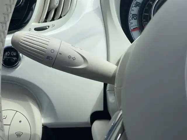 フィアット ５００ ツインエア ラウンジ 静岡県 2018(平30)年 3.9万km ボサノバホワイト ガラスルーフ /ディスプレイオーディオBluetooth/HIDヘッドライト/１５インチアルミホイール/キーレス/ETC/社外AWスタッドレスあり