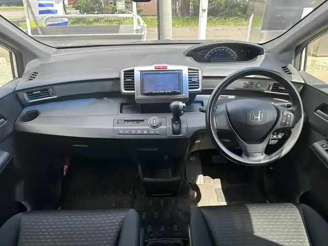 ホンダ フリード スパイク G ジャストセレクション 道北・旭川 2012(平24)年 8.3万km プレミアムホワイトパール (株)IDOMが運営する【じしゃロン旭川店】の自社ローン専用車両になります。こちらは現金またはオートローンご利用時の価格です。自社ローンご希望の方は別途その旨お申付け下さい/　/・社外ナビ(CD/ワンセグ)/・バックカメラ/・ETC/・ドライブレコーダー/・クルーズコントロール/・両側パワースライドドア/・フロントウィンドウデアイサー/・スマートキー2個/・取扱説明書