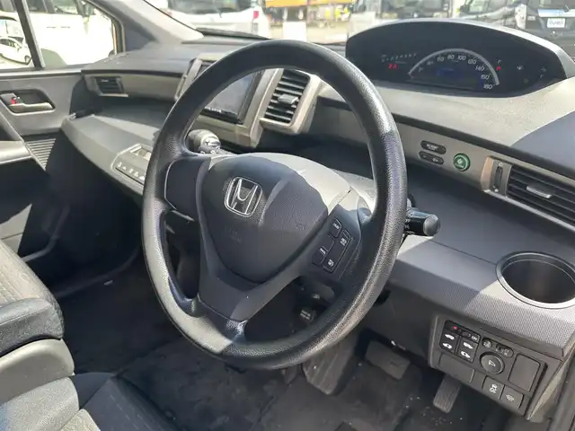 ホンダ フリード スパイク G ジャストセレクション 道北・旭川 2012(平24)年 8.3万km プレミアムホワイトパール (株)IDOMが運営する【じしゃロン旭川店】の自社ローン専用車両になります。こちらは現金またはオートローンご利用時の価格です。自社ローンご希望の方は別途その旨お申付け下さい/　/・社外ナビ(CD/ワンセグ)/・バックカメラ/・ETC/・ドライブレコーダー/・クルーズコントロール/・両側パワースライドドア/・フロントウィンドウデアイサー/・スマートキー2個/・取扱説明書